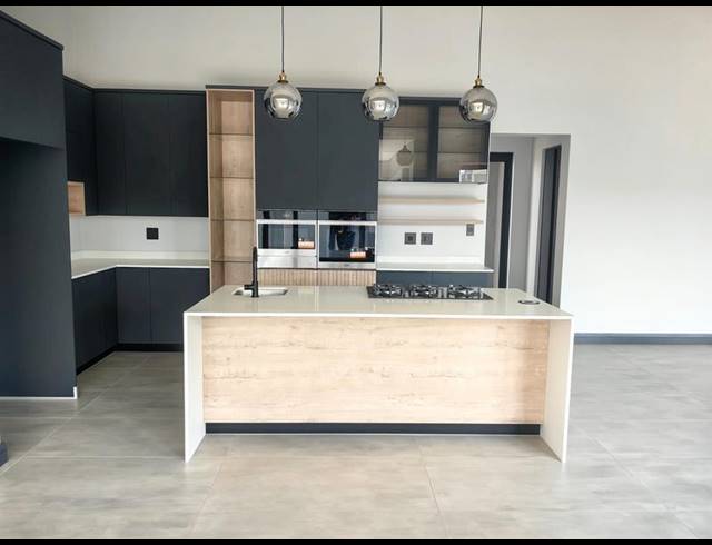 5 BEDROOM HOUSE FOR SALE IN MIDSTREAM HEIGHTS